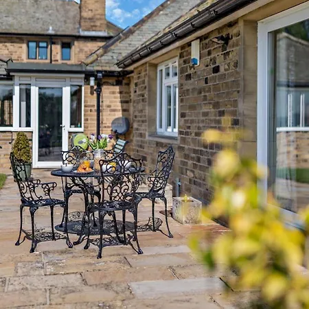 2 Bed In Otley Oc-92378